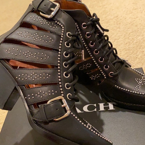 Shoes - Picture 8 of 9